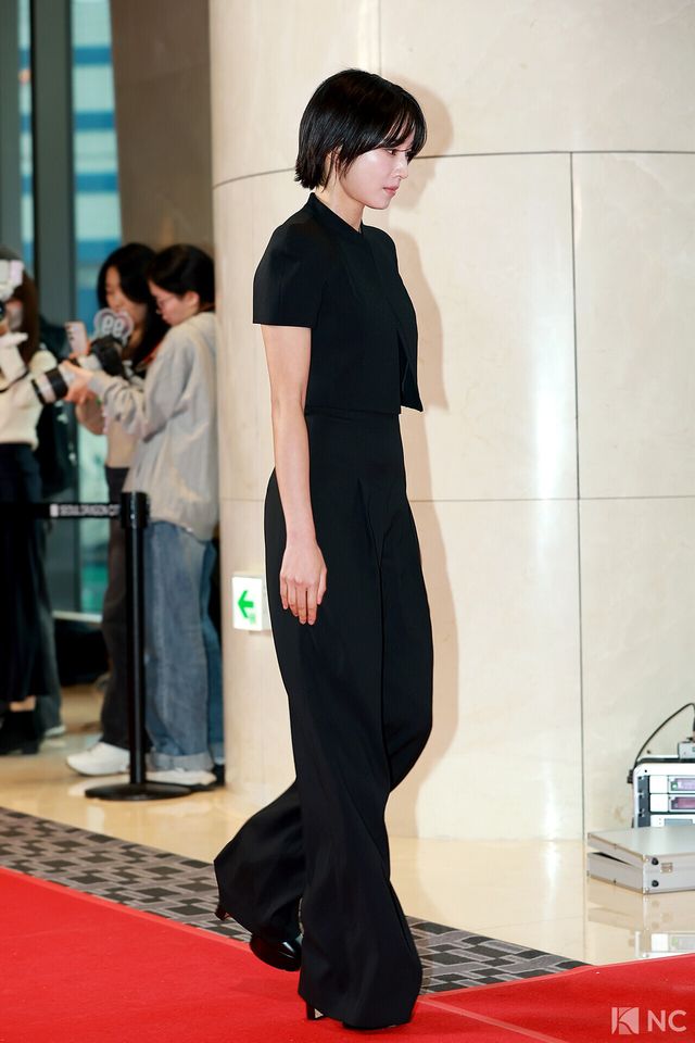 배우 10일 오후 서울 용산구 서울 드래곤시티에서 진행된 ‘2025 서울국제영화대상’ 레드카펫에서 포즈를 취하고 있다. 사진=김규빈 기자