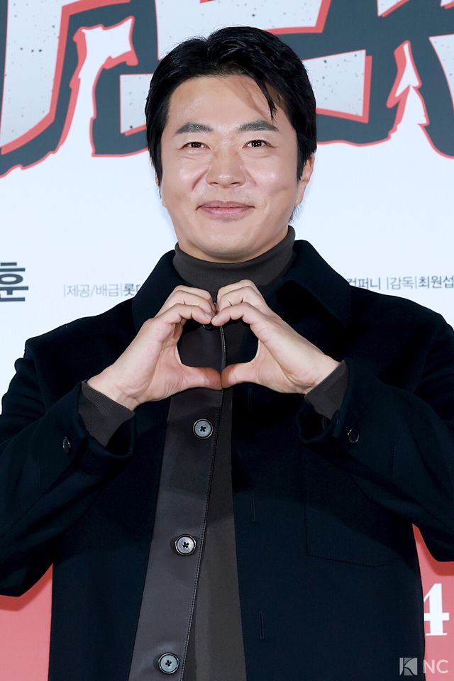 배우 권상우가 11일 오전 서울 광진구 롯데시네마 건대입구에서 진행된 영화 ‘하트맨’(감독 최원섭) 제작보고회에서 포즈를 취하고 있다. 사진=김규빈 기자