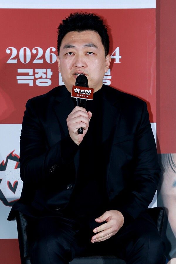 최원섭 감독이 11일 오전 서울 광진구 롯데시네마 건대입구에서 진행된 영화 ‘하트맨’(감독 최원섭) 제작보고회에서 소감을 말하고 있다. 사진=김규빈 기자