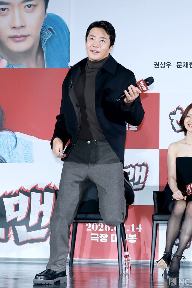 배우 권상우가 11일 오전 서울 광진구 롯데시네마 건대입구에서 진행된 영화 ‘하트맨’(감독 최원섭) 제작보고회에서 즐거운 시간을 보내고 있다. 사진=김규빈 기자