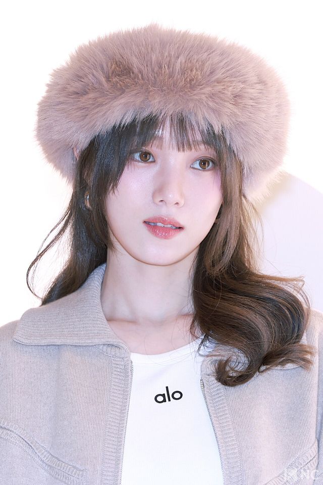 배우 이성경이 12일 오전 서울 송파구 잠실 롯데월드몰에서 열린 한 라이프 브랜드의 팝업 스토어 오픈 기념 포토콜에서 포즈를 취하고 있다. 사진=김규빈 기자