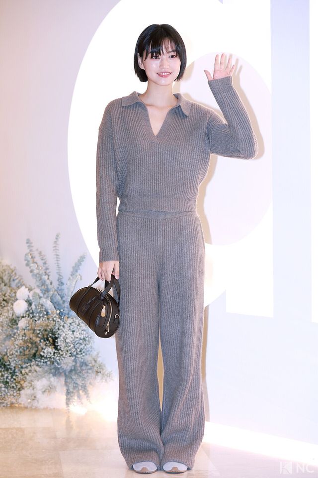 배우 김도연이 12일 오전 서울 송파구 잠실 롯데월드몰에서 열린 한 라이프 브랜드의 팝업 스토어 오픈 기념 포토콜에서 포즈를 취하고 있다. 사진=김규빈 기자