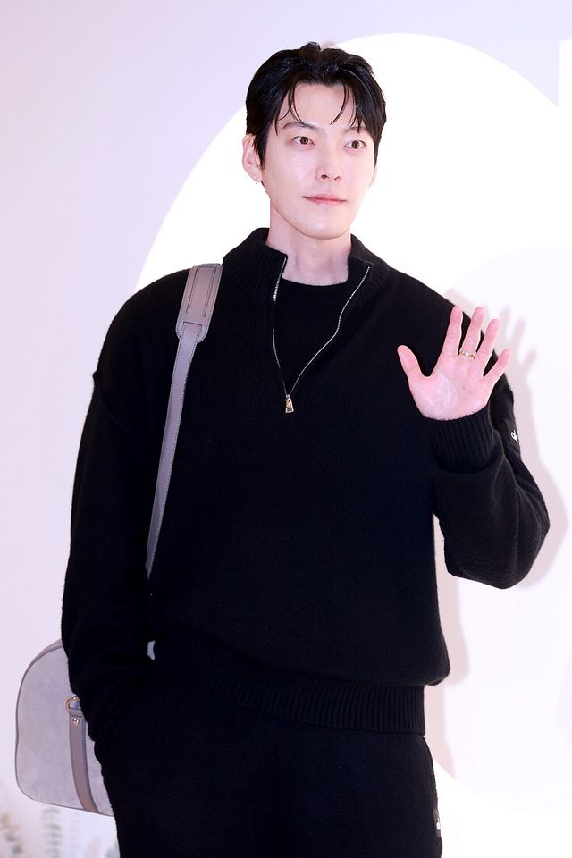 배우 김우빈이 12일 오전 서울 송파구 잠실 롯데월드몰에서 열린 한 라이프 브랜드의 팝업 스토어 오픈 기념 포토콜에서 포즈를 취하고 있다. 사진=김규빈 기자