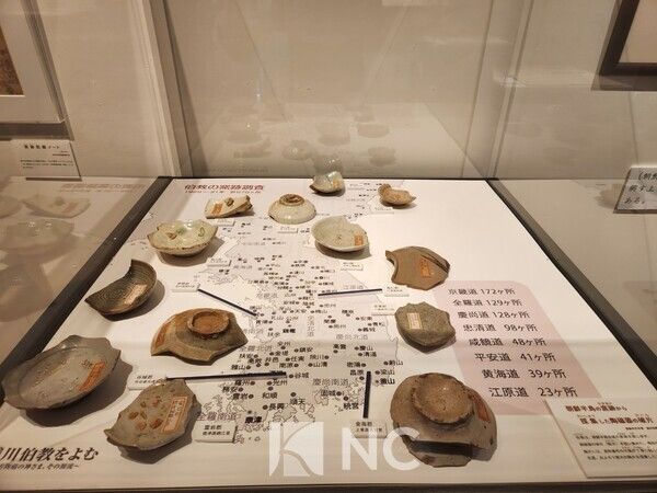 노리타카가 한반도 전역을 돌며 채집한 도자기 파편(도편)은 약 10만개에 이른다. 도편마다 자료 번호와 메모가 붙여 있다. 사진=뉴스컬처