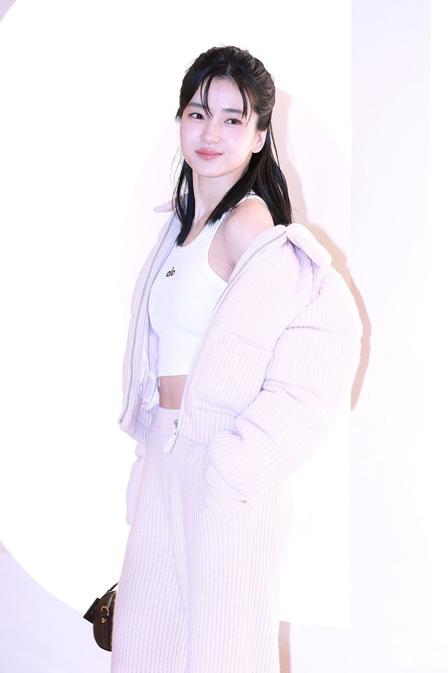 배우 김태리가 12일 오전 서울 송파구 잠실 롯데월드몰에서 열린 한 라이프 브랜드의 팝업 스토어 오픈 기념 포토콜에서 포즈를 취하고 있다. 사진=김규빈 기자