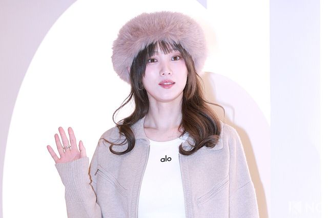 배우 이성경이 12일 오전 서울 송파구 잠실 롯데월드몰에서 열린 한 라이프 브랜드의 팝업 스토어 오픈 기념 포토콜에서 포즈를 취하고 있다. 사진=김규빈 기자