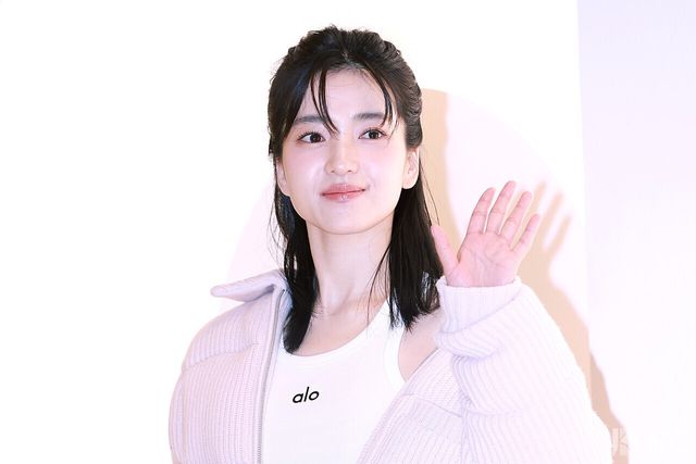 배우 김태리가 12일 오전 서울 송파구 잠실 롯데월드몰에서 열린 한 라이프 브랜드의 팝업 스토어 오픈 기념 포토콜에서 포즈를 취하고 있다. 사진=김규빈 기자