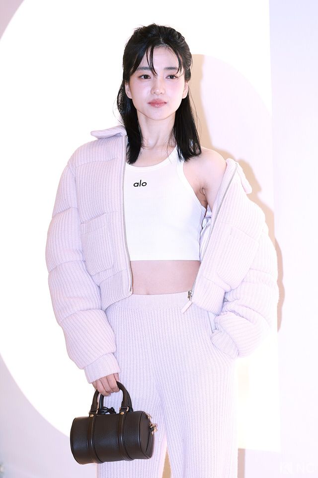 배우 김태리가 12일 오전 서울 송파구 잠실 롯데월드몰에서 열린 한 라이프 브랜드의 팝업 스토어 오픈 기념 포토콜에서 포즈를 취하고 있다. 사진=김규빈 기자