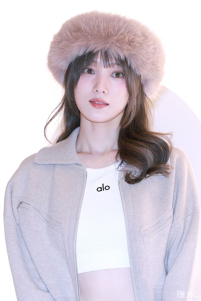 배우 이성경이 12일 오전 서울 송파구 잠실 롯데월드몰에서 열린 한 라이프 브랜드의 팝업 스토어 오픈 기념 포토콜에서 포즈를 취하고 있다. 사진=김규빈 기자