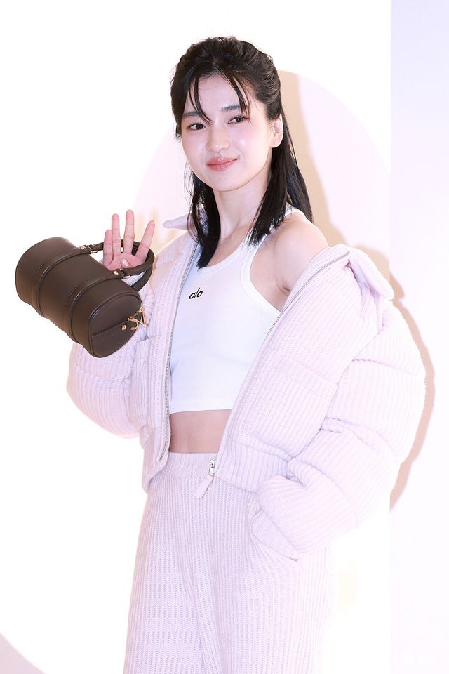 배우 김태리가 12일 오전 서울 송파구 잠실 롯데월드몰에서 열린 한 라이프 브랜드의 팝업 스토어 오픈 기념 포토콜에서 포즈를 취하고 있다. 사진=김규빈 기자