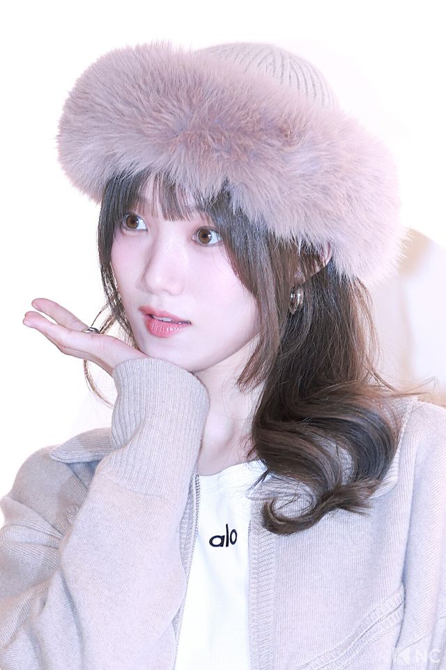 배우 이성경이 12일 오전 서울 송파구 잠실 롯데월드몰에서 열린 한 라이프 브랜드의 팝업 스토어 오픈 기념 포토콜에서 포즈를 취하고 있다. 사진=김규빈 기자