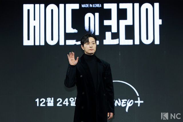 배우 정성일이 15일 오전 서울 강남구 그랜드 인터컨티넨탈 서울 파르나스 호텔에서 진행된 디즈니 플러스 오리지널 시리즈 ‘메이드 인 코리아’(각본 박은교/연출 우민호) 제작발표회에서 포즈를 취하고 있다. 사진=김규빈 기자