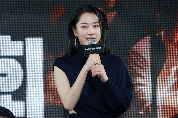 배우 원지안이 15일 오전 서울 강남구 그랜드 인터컨티넨탈 서울 파르나스 호텔에서 진행된 디즈니 플러스 오리지널 시리즈 ‘메이드 인 코리아’(각본 박은교/연출 우민호) 제작발표회에서 소감을 말하고 있다. 사진=김규빈 기자