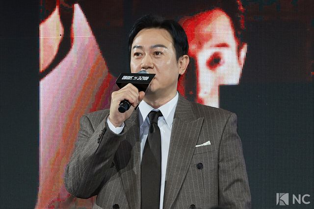 배우 박용우가 15일 오전 서울 강남구 그랜드 인터컨티넨탈 서울 파르나스 호텔에서 진행된 디즈니 플러스 오리지널 시리즈 ‘메이드 인 코리아’(각본 박은교/연출 우민호) 제작발표회에서 소감을 말하고 있다. 사진=김규빈 기자