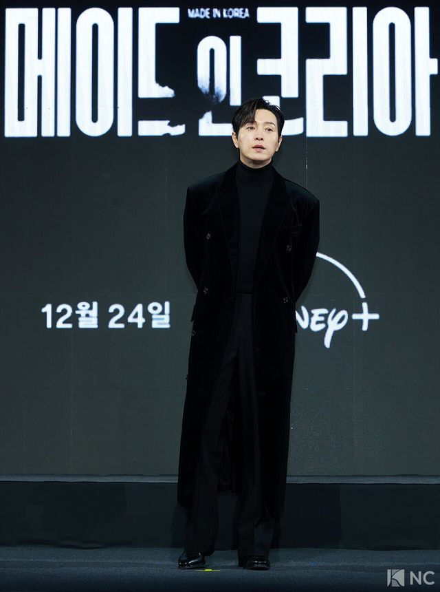 배우 정성일이 15일 오전 서울 강남구 그랜드 인터컨티넨탈 서울 파르나스 호텔에서 진행된 디즈니 플러스 오리지널 시리즈 ‘메이드 인 코리아’(각본 박은교/연출 우민호) 제작발표회에서 포즈를 취하고 있다. 사진=김규빈 기자