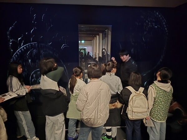 전북 진안역사박물관 전시 관람 모습. 사진=국립중앙박물관 제공