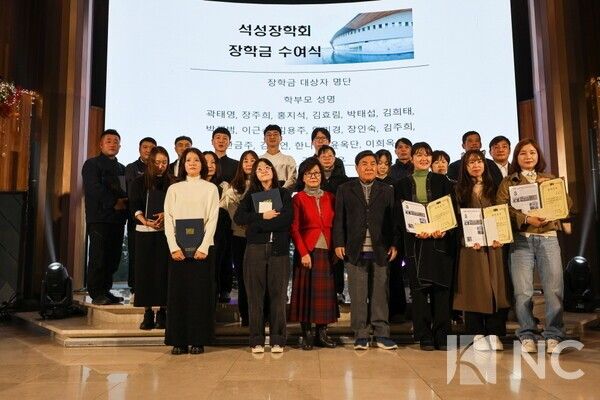 17일 경기 안산시 단원구 대부도동 방주교회에서는 극동방송과 더헤븐리조트가 공동 주최한 '2025 성탄 기념예배'가 열렸다.