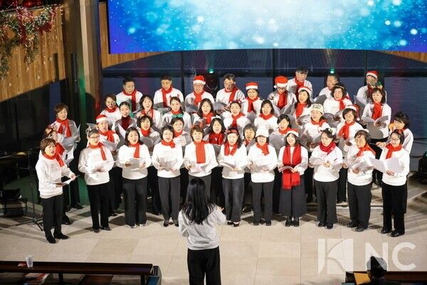 17일 경기 안산시 단원구 대부도동 방주교회에서는 극동방송과 더헤븐리조트가 공동 주최한 '2025 성탄 기념예배'가 열렸다.