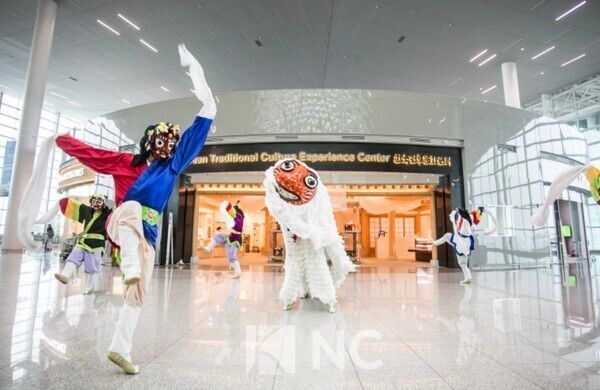 Still from the Intangible Heritage Special Performance. Photo by National Heritage Promotion Agency.