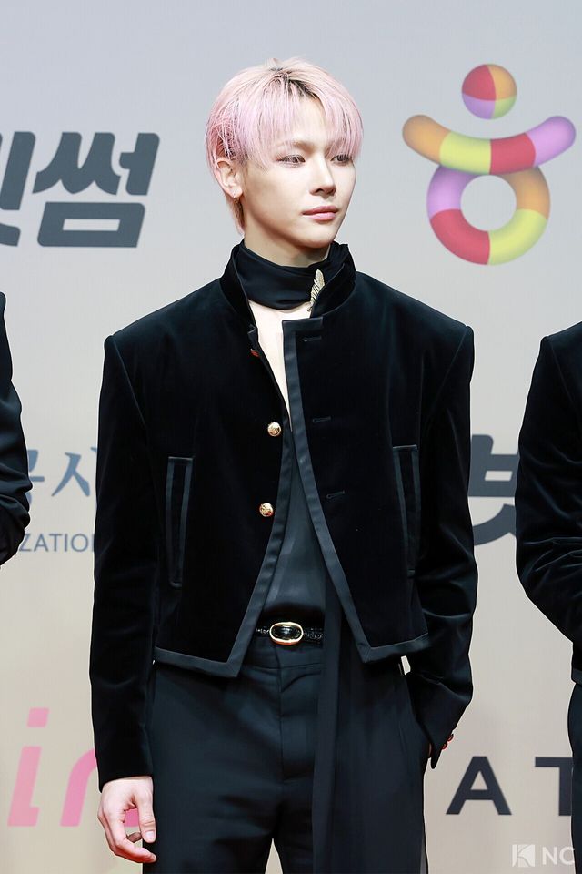 그룹 앤팀(&TEAM) 니콜라스가 25일 인천시 중구 운서동 인스파이어 아레나에서 진행된 ‘2025 SBS&nbsp;가요대전’ 공연에 앞서 레드카펫을 밟고 있다. 사진=김규빈 기자