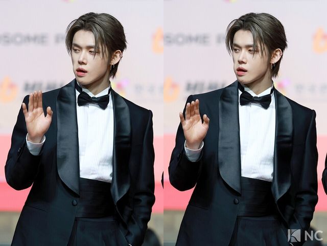 그룹 투모로우바이투게더(TOMORROW X TOGETHER) 연준이 25일 인천시 중구 운서동 인스파이어 아레나에서 진행된 ‘2025 SBS&nbsp;가요대전’ 공연에 앞서 레드카펫을 밟고 있다. 사진=김규빈 기자