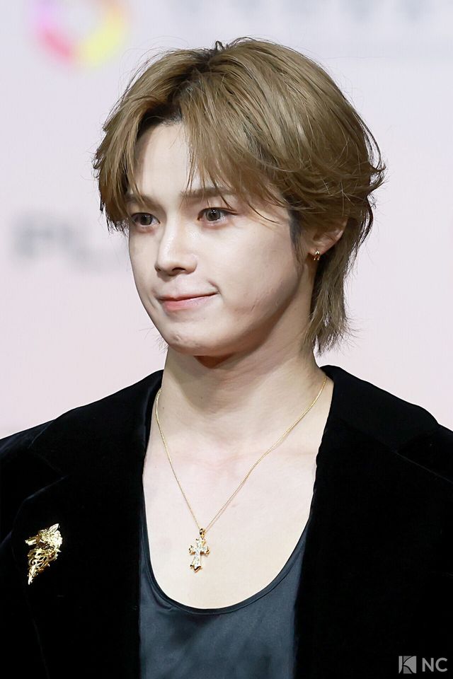 그룹 앤팀(&TEAM) 케이가 25일 인천시 중구 운서동 인스파이어 아레나에서 진행된 ‘2025 SBS&nbsp;가요대전’ 공연에 앞서 레드카펫을 밟고 있다. 사진=김규빈 기자