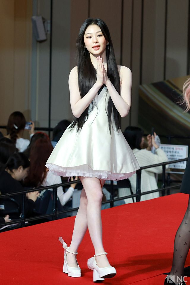 그룹 베이비돈크라이(Baby DONT Cry) 베니가 25일 인천시 중구 운서동 인스파이어 아레나에서 진행된 ‘2025 SBS&nbsp;가요대전’ 공연에 앞서 레드카펫을 밟고 있다. 사진=김규빈 기자