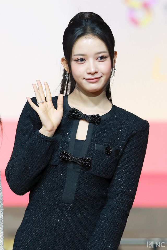 그룹 베이비돈크라이(Baby DONT Cry) 쿠미가 25일 인천시 중구 운서동 인스파이어 아레나에서 진행된 ‘2025 SBS&nbsp;가요대전’ 공연에 앞서 레드카펫을 밟고 있다. 사진=김규빈 기자