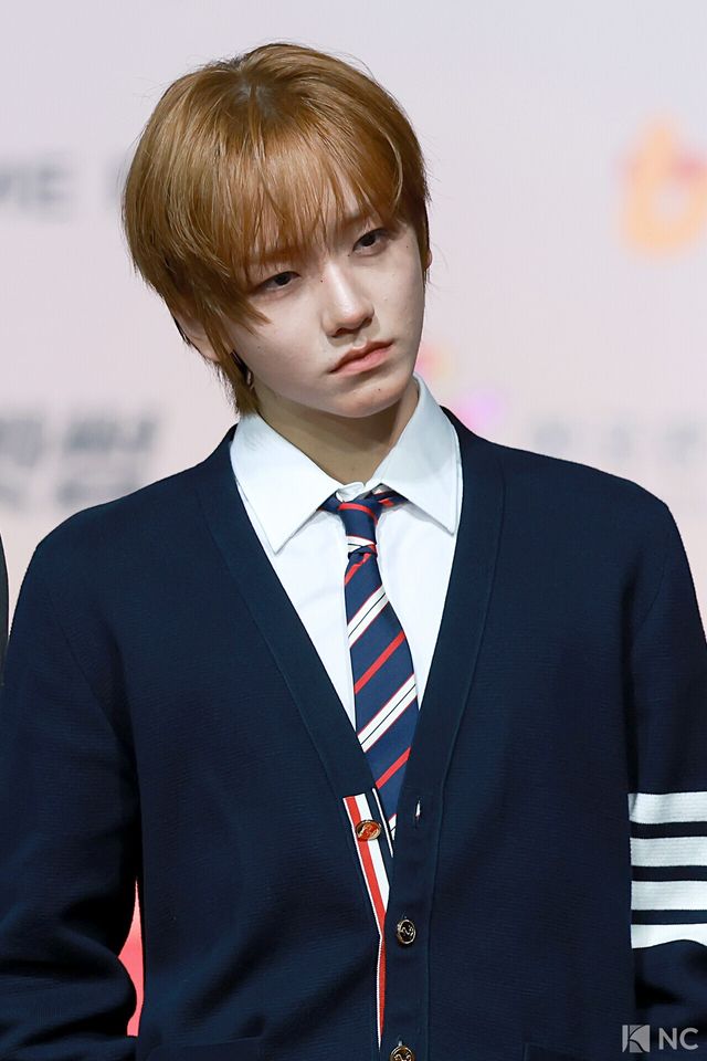 그룹 아이딧(IDID) 정세민이 25일 인천시 중구 운서동 인스파이어 아레나에서 진행된 ‘2025 SBS&nbsp;가요대전’ 공연에 앞서 레드카펫을 밟고 있다. 사진=김규빈 기자