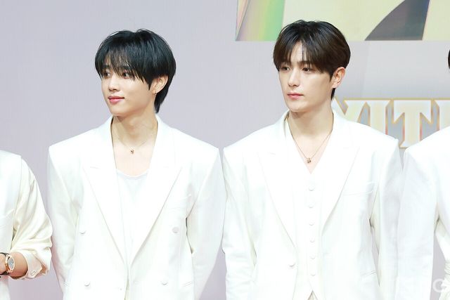 그룹 더보이즈(THE BOYZ) 현재, 선우가 25일 인천시 중구 운서동 인스파이어 아레나에서 진행된 ‘2025 SBS&nbsp;가요대전’ 공연에 앞서 레드카펫을 밟고 있다. 사진=김규빈 기자