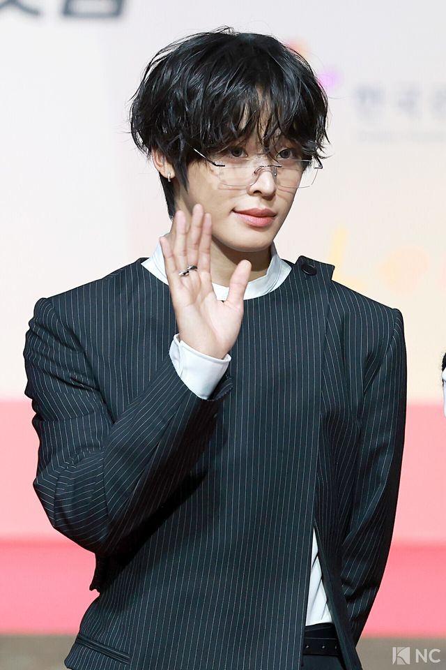 그룹 엔시티 위시(NCT WISH) 리쿠가 25일 인천시 중구 운서동 인스파이어 아레나에서 진행된 ‘2025 SBS&nbsp;가요대전’ 공연에 앞서 레드카펫을 밟고 있다. 사진=김규빈 기자