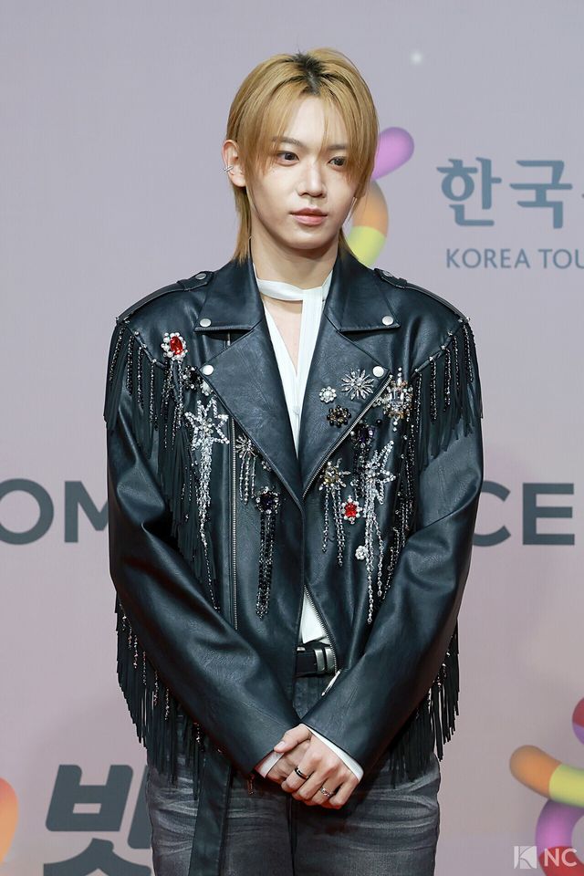 그룹 아홉(AHOF) 장슈아이보가 25일 인천시 중구 운서동 인스파이어 아레나에서 진행된 ‘2025 SBS&nbsp;가요대전’ 공연에 앞서 레드카펫을 밟고 있다. 사진=김규빈 기자