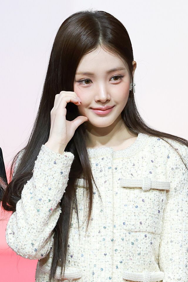 그룹 베이비돈크라이(Baby DONT Cry) 이현이 25일 인천시 중구 운서동 인스파이어 아레나에서 진행된 ‘2025 SBS&nbsp;가요대전’ 공연에 앞서 레드카펫을 밟고 있다. 사진=김규빈 기자