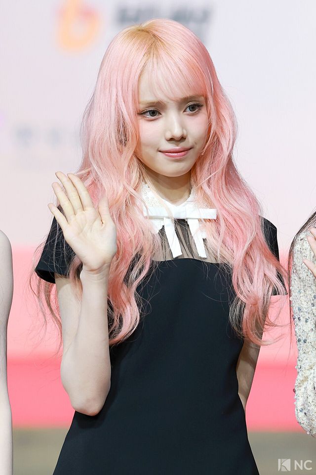 그룹 베이비돈크라이(Baby DONT Cry) 미아가 25일 인천시 중구 운서동 인스파이어 아레나에서 진행된 ‘2025 SBS&nbsp;가요대전’ 공연에 앞서 레드카펫을 밟고 있다. 사진=김규빈 기자