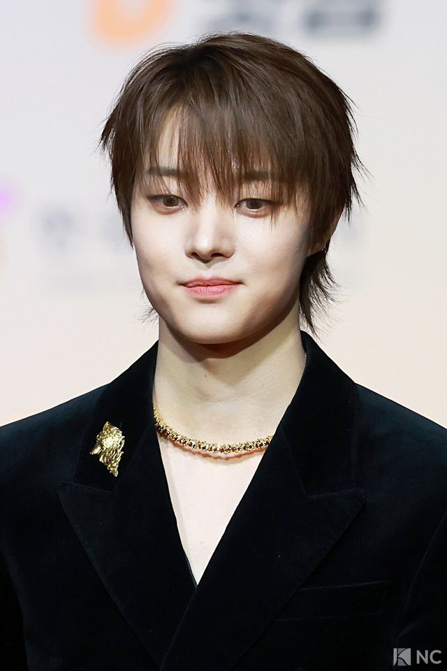 그룹 앤팀(&TEAM) 의주가 25일 인천시 중구 운서동 인스파이어 아레나에서 진행된 ‘2025 SBS&nbsp;가요대전’ 공연에 앞서 레드카펫을 밟고 있다. 사진=김규빈 기자