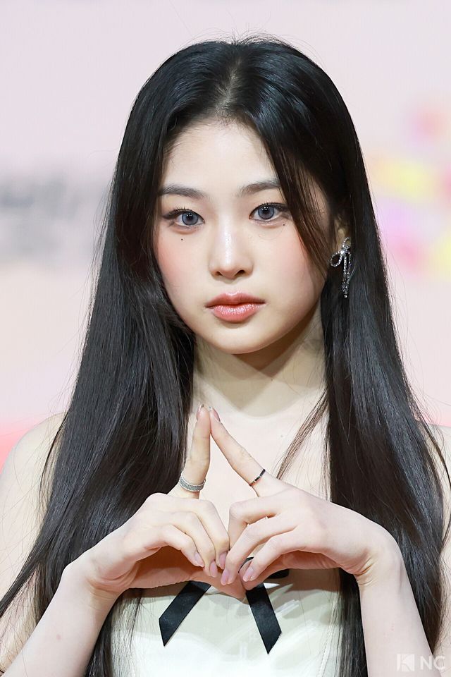 그룹 베이비돈크라이(Baby DONT Cry) 베니가 25일 인천시 중구 운서동 인스파이어 아레나에서 진행된 ‘2025 SBS&nbsp;가요대전’ 공연에 앞서 레드카펫을 밟고 있다. 사진=김규빈 기자