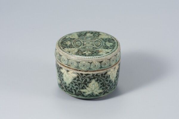 Celadon Inlaid Lotus Scroll Covered Box. Photo by National Museum of Korea.