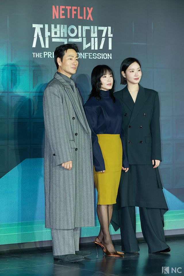 배우 박해수, 전도연, 김고은이 3일 오후 서울 용산구 CGV용산아이파크몰에서 진행된 넷플릭스 시리즈 ‘자백의 대가’(감독 이정효) 언론배급시사회 및 기자간담회에서 포즈를 취하고 있다. 사진=김규빈 기자