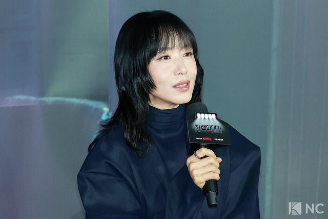 배우 전도연이 3일 오후 서울 용산구 CGV용산아이파크몰에서 진행된 넷플릭스 시리즈 ‘자백의 대가’(감독 이정효) 언론배급시사회 및 기자간담회에서 소감을 말하고 있다. 사진=김규빈 기자