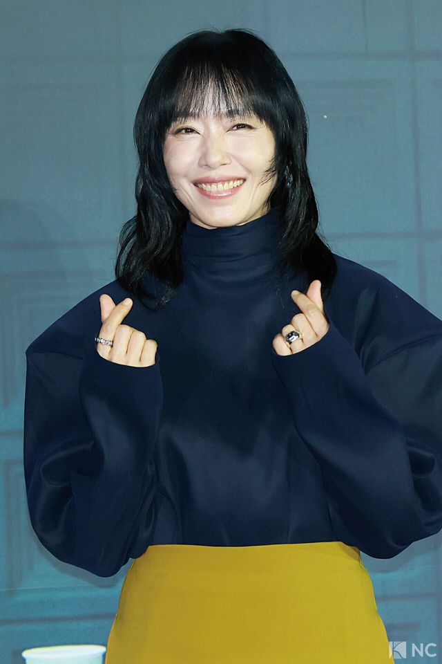 배우 전도연이 3일 오후 서울 용산구 CGV용산아이파크몰에서 진행된 넷플릭스 시리즈 ‘자백의 대가’(감독 이정효) 언론배급시사회 및 기자간담회에서 포즈를 취하고 있다. 사진=김규빈 기자