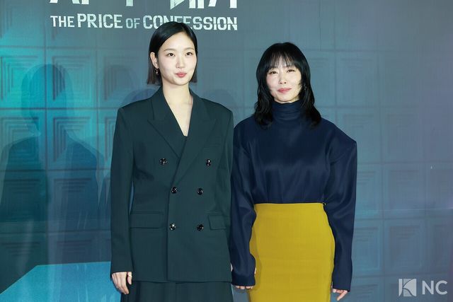 배우 김고은, 전도연이 3일 오후 서울 용산구 CGV용산아이파크몰에서 진행된 넷플릭스 시리즈 ‘자백의 대가’(감독 이정효) 언론배급시사회 및 기자간담회에서 포즈를 취하고 있다. 사진=김규빈 기자