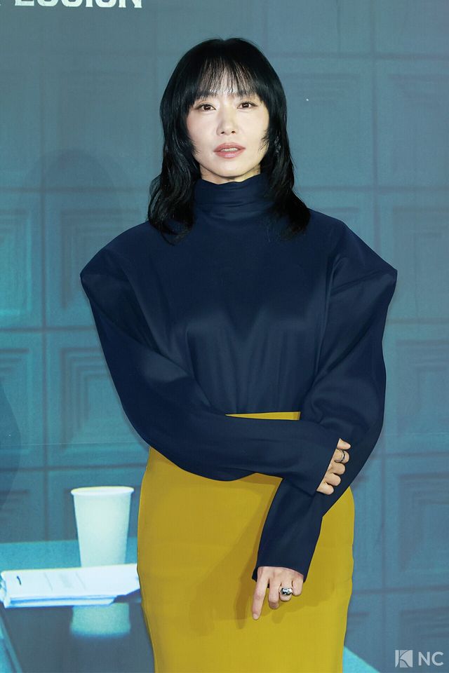 배우 전도연이 3일 오후 서울 용산구 CGV용산아이파크몰에서 진행된 넷플릭스 시리즈 ‘자백의 대가’(감독 이정효) 언론배급시사회 및 기자간담회에서 포즈를 취하고 있다. 사진=김규빈 기자