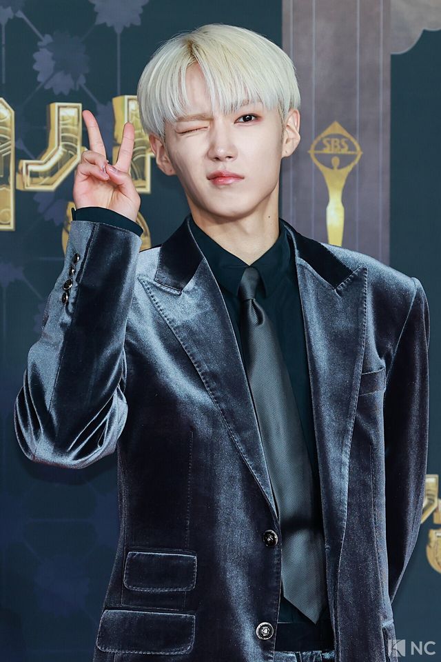 그룹 에이엠피(AxMxP) 겸 배우 하유준이&nbsp;31일 오후 서울 마포구 상암 SBS 프리즘 타워에서 열린 ‘2025 SBS 연기대상’ 레드카펫에서 포즈를 취하고 있다.&nbsp;사진=김규빈 기자