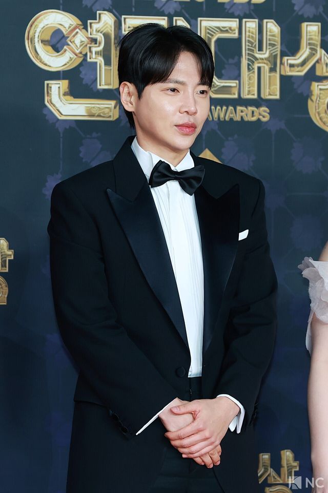 배우 고건한이 31일 오후 서울 마포구 상암 SBS 프리즘 타워에서 열린 ‘2025 SBS 연기대상’ 레드카펫에서 포즈를 취하고 있다. 사진=김규빈 기자