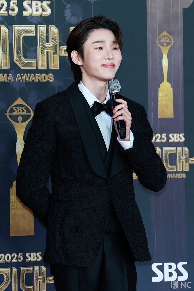 배우 서범준이 31일 오후 서울 마포구 상암 SBS 프리즘 타워에서 열린 ‘2025 SBS 연기대상’ 레드카펫에서 포즈를 취하고 있다. 사진=김규빈 기자