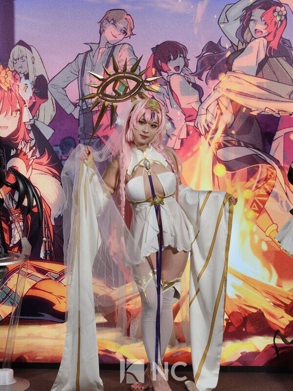 스마일게이트의 모바일 RPG '에픽세븐' 캐릭터 코스플레이어 모습. 사진=뉴스컬처