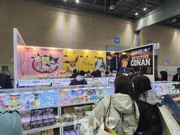 'AGF 2025'에서 다양한 굿즈를 만나볼 수 있는 부스들이 관람객을 맞았다. 사진=뉴스컬처&nbsp;