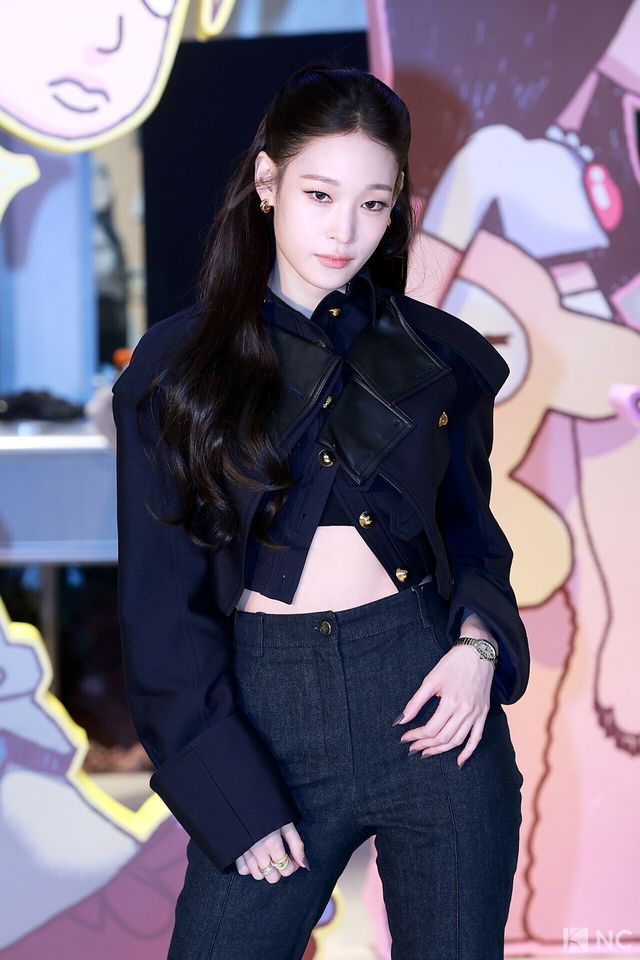 그룹 올데이프로젝트(ALLDAY PROJECT) 애니가 8일 오전 서울 성동구 모처에서 열린 첫 EP ‘올데이 프로젝트)ALLDAY PROJECT)’ 발매 기념 팝업 스토어 포토콜에서 포즈를 취하고 있다. 사진=김규빈 기자