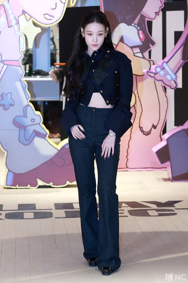 그룹 올데이프로젝트(ALLDAY PROJECT) 애니가 8일 오전 서울 성동구 모처에서 열린 첫 EP ‘올데이 프로젝트)ALLDAY PROJECT)’ 발매 기념 팝업 스토어 포토콜에서 포즈를 취하고 있다. 사진=김규빈 기자