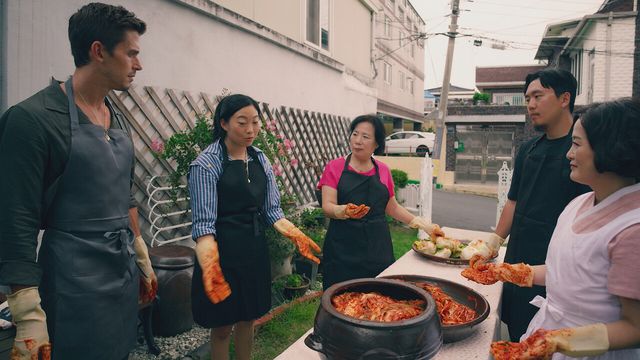 '집밥의 맛, 지구 한 바퀴 with 안토니 포로우스키'. 사진=디즈니+